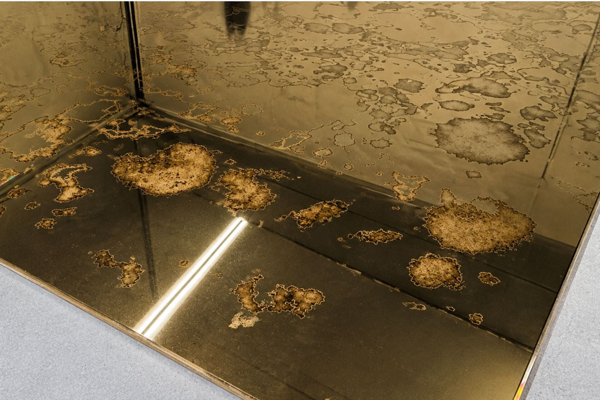 antique mirror splashback effect