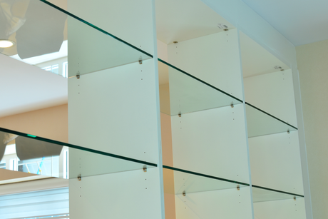 How thick should glass shelves be