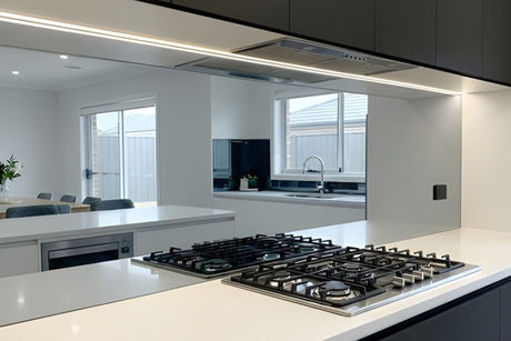 mirror splashback behind hob